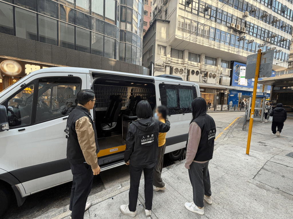 被捕人士帶署調查。