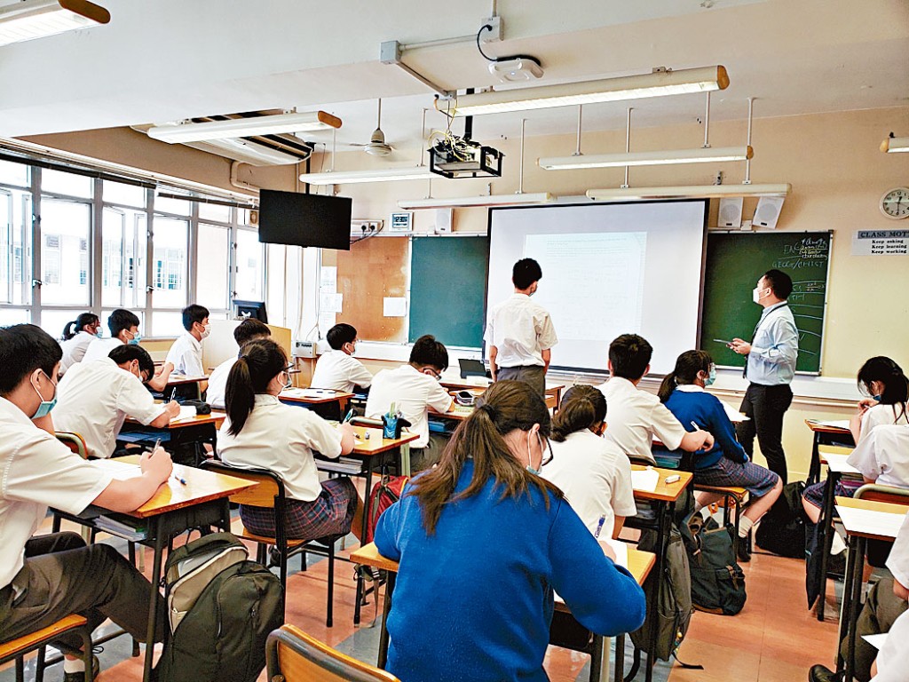 提前「放暑假」，打亂中學為中三學生進行選科輔導的計畫。