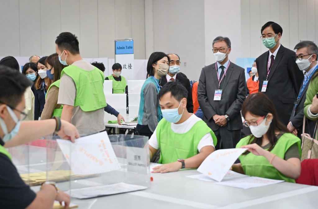 陸啟康指，已完成功能界別選舉電子點票的採購程序，將開始多輪測試。