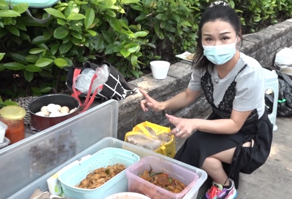 食物沒有被蓋上,引來昆蟲禽鳥覓食。東張西望截圖