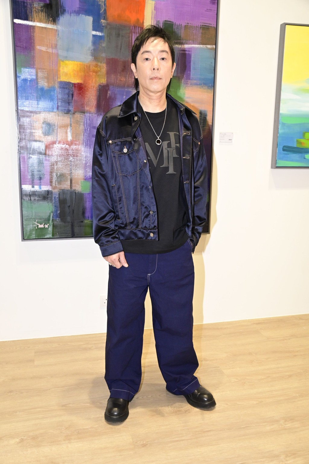 黄贯中昨日（30日）与太太朱茵出席其个人艺术展览「童城迷路」开幕礼。