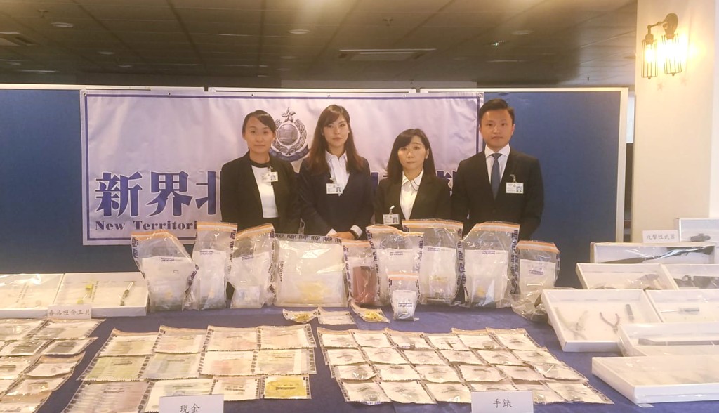 警方搜出估計超過100萬元首飾名表。