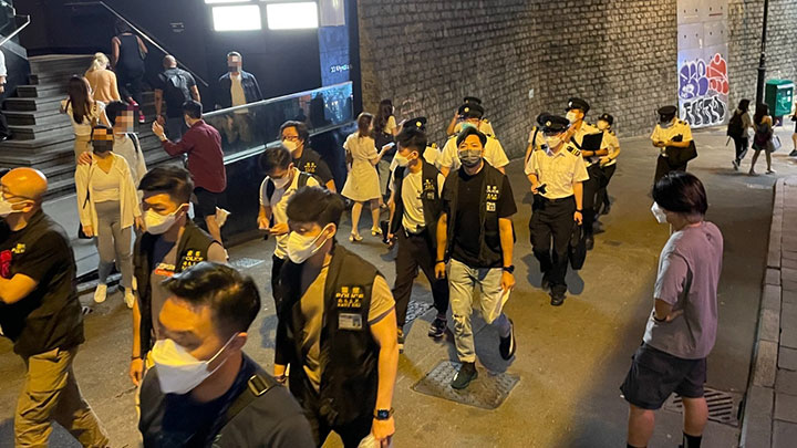 警方過去3周聯同食環署進行聯合防疫行動。警方提供