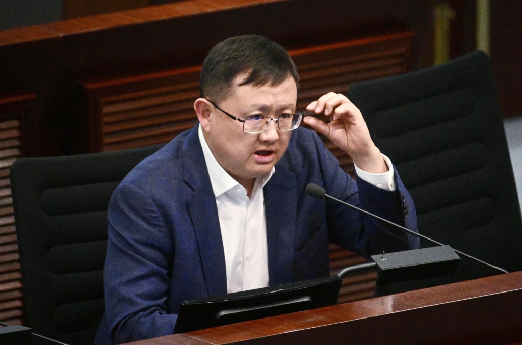 黃英豪關注本港自統計調低烈酒稅率後,烈酒的進口及轉口貨值和貨量的變化。資料圖片 黃英豪關注本港自統計調低烈酒稅率後,烈酒的進口及轉口貨值和貨量的變化。資料圖片