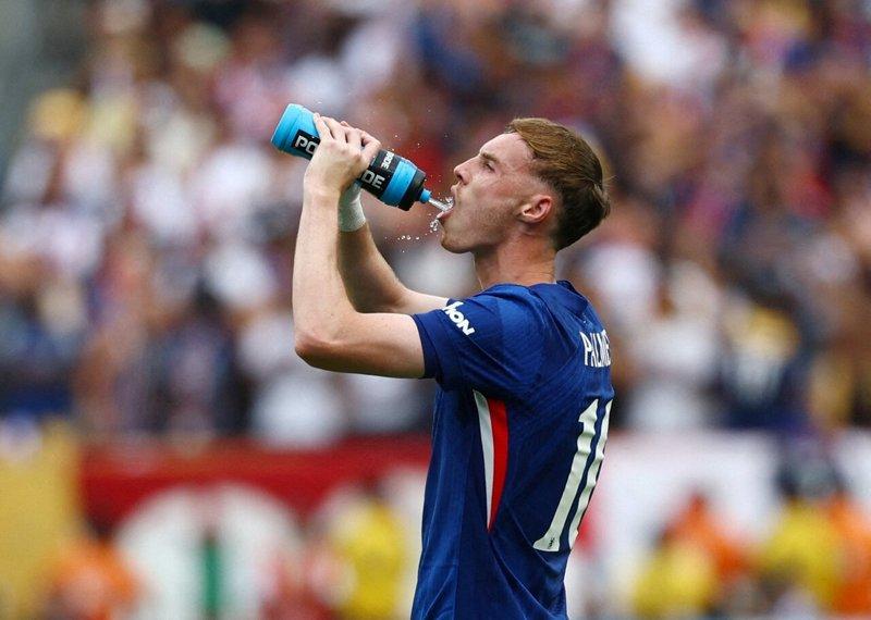 FIFA临时修改场馆规定引争议，水樽遭全面禁止不能带进赛场。路透社