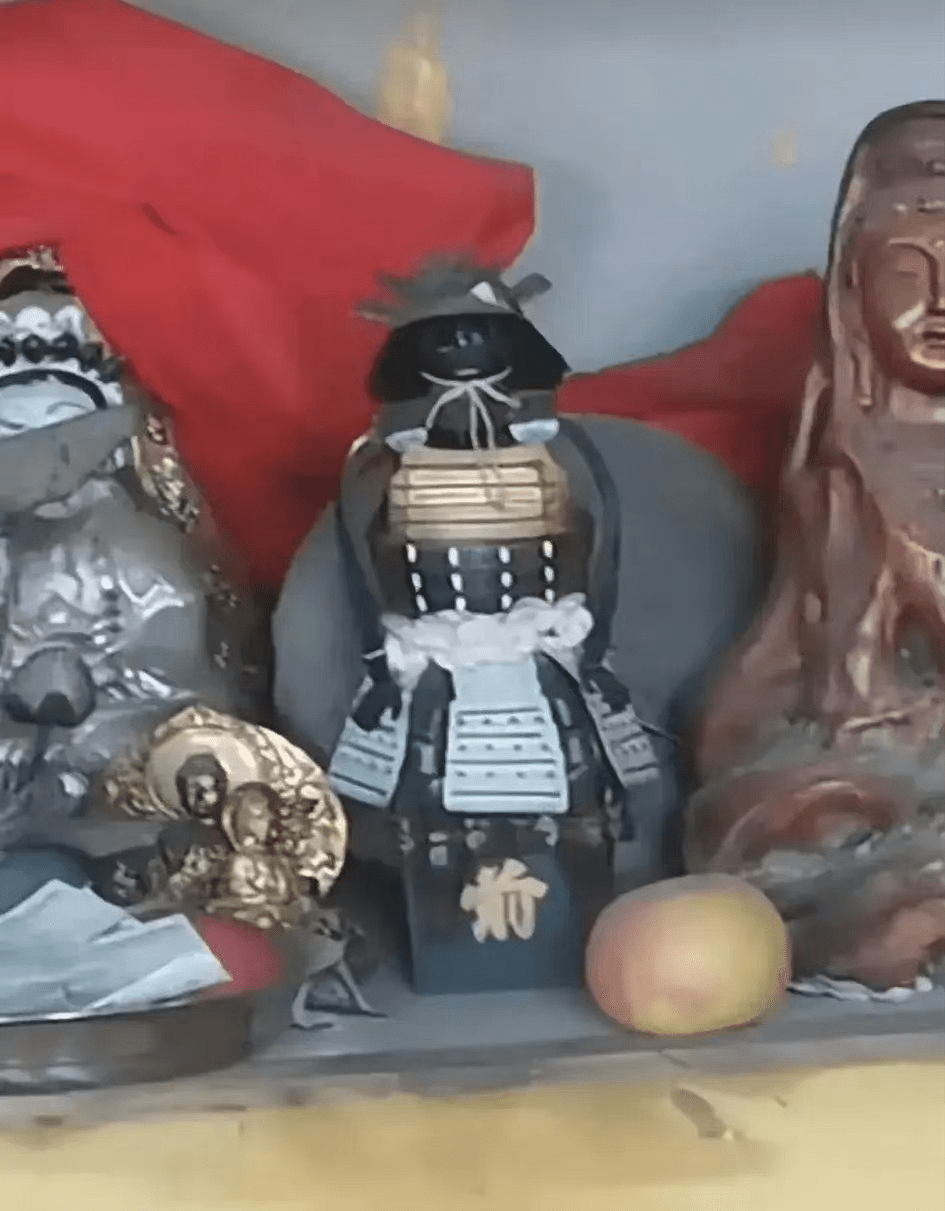 重庆一寺庙被游客发现有日本邪神像。