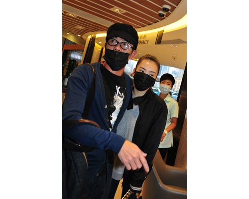 方媛病咗，郭富城肉緊護花去醫院睇醫生。