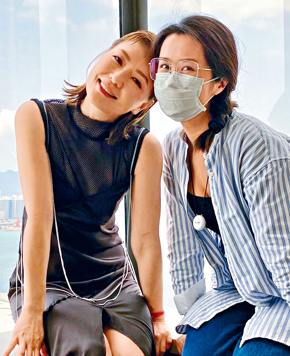 田蕊妮大讚助手百般武藝集於一身。
