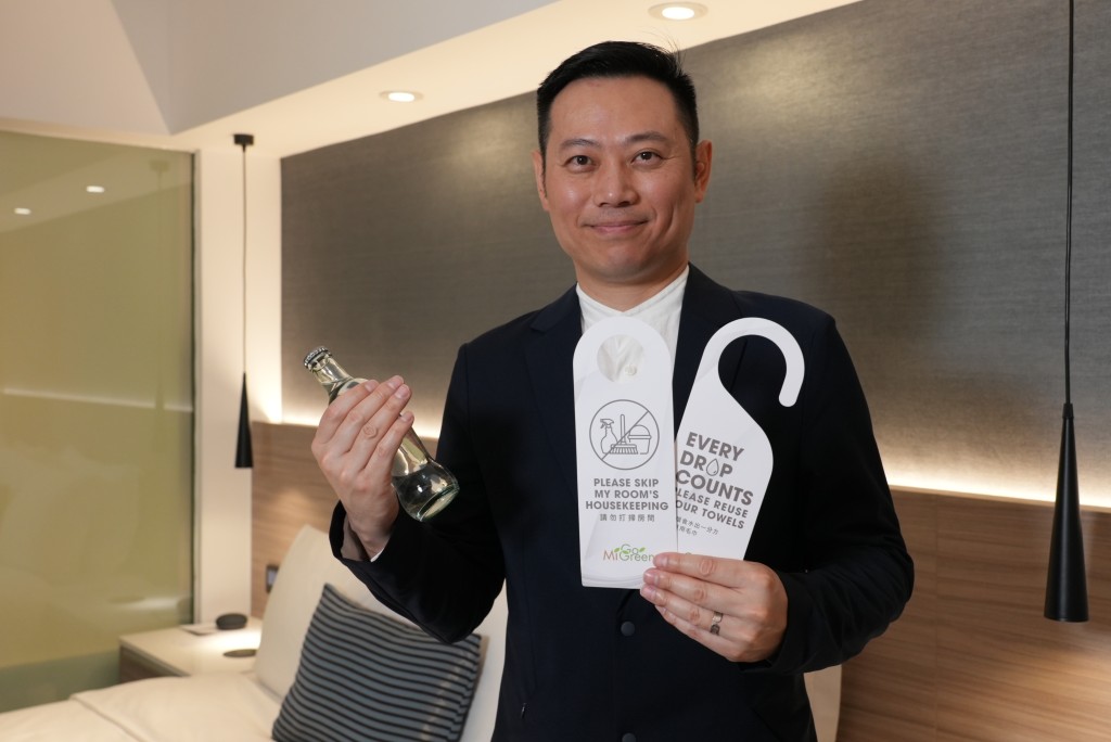 香港酒店業主聯會總幹事徐英偉認為不少旅客已習慣自攜洗漱用品，相信「走塑」安排對旅客影響有限。