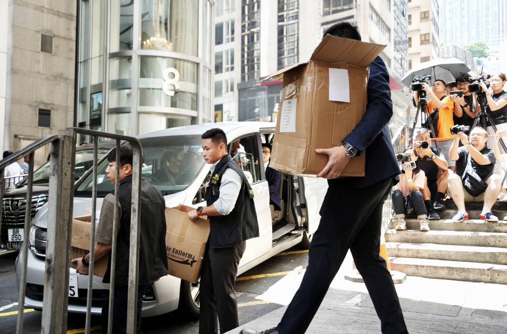 警方當時檢走大批證物。資料圖片