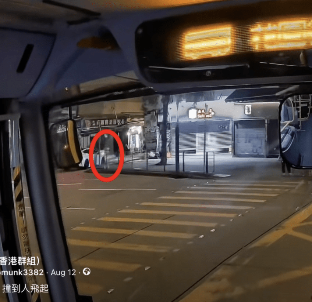 Tesla疑因車速較快及視線受阻,收掣不及撞倒女途人。 Tesla疑因車速較快及視線受阻,收掣不及撞倒女途人。