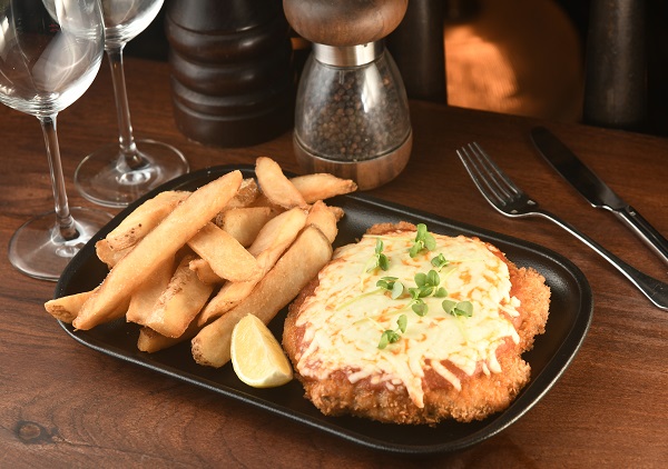 炸雞塊 $188雞肉沾滿麵包糠炸至脆卜卜，另有番茄及Mozzarella芝士豐富味道，佐酒佳品烤焗。