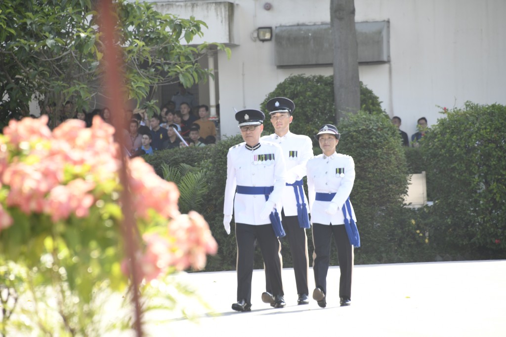 警務處副處長(國家安全) 簡啟恩主持檢閱。楊偉亨攝