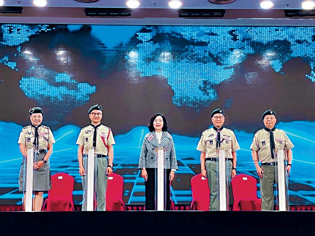 香港童軍總會舉行「對國家盡責任」之「童軍國家安全日」2025，民政及青年事務局局長麥美娟(中)蒞臨主禮。