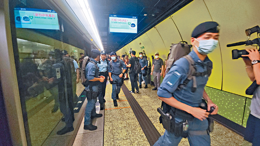 ■反恐特勤隊亦一度到場了解。 ■反恐特勤隊亦一度到場了解。