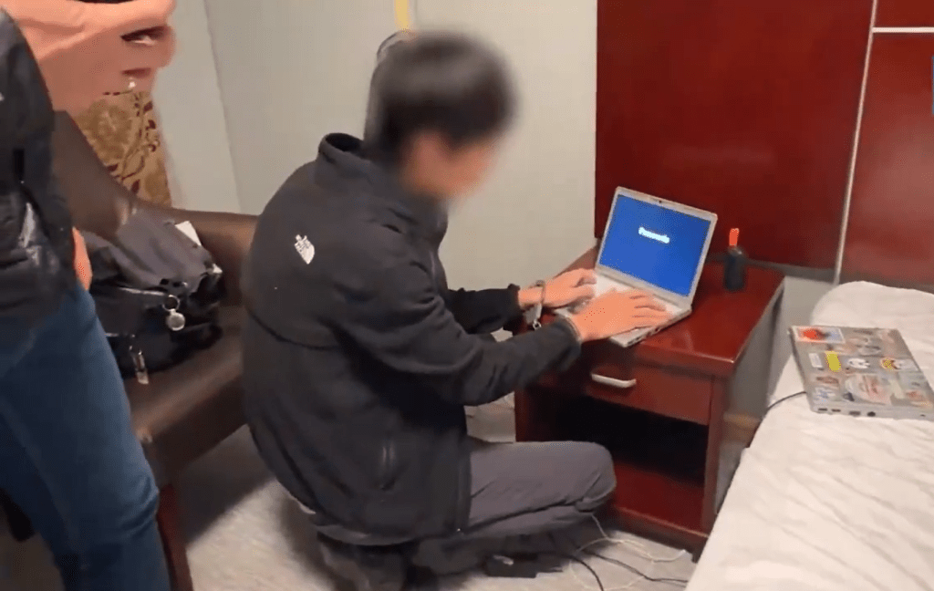 一名任职于《北海道新闻》的记者被捕。TheHbKizBack@X