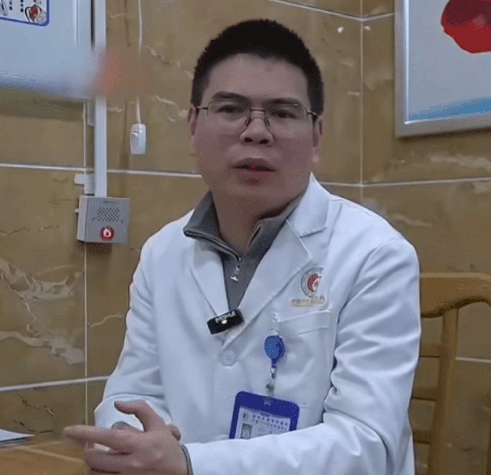 医生提醒,肛门塞入异物具风险,强烈不建议自行取出。 医生提醒,肛门塞入异物具风险,强烈不建议自行取出。