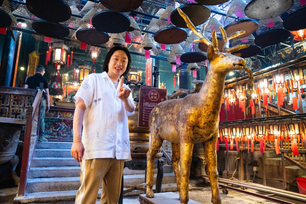 歐陽萬成到訪百年歷史的上環文武廟。旅發局圖片 歐陽萬成到訪百年歷史的上環文武廟。旅發局圖片