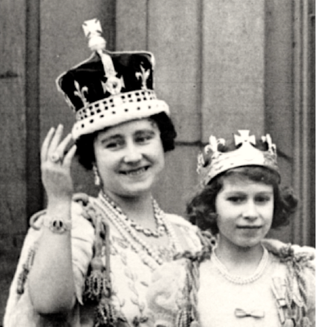 童年时的英女王伊利莎白二世与王太后。