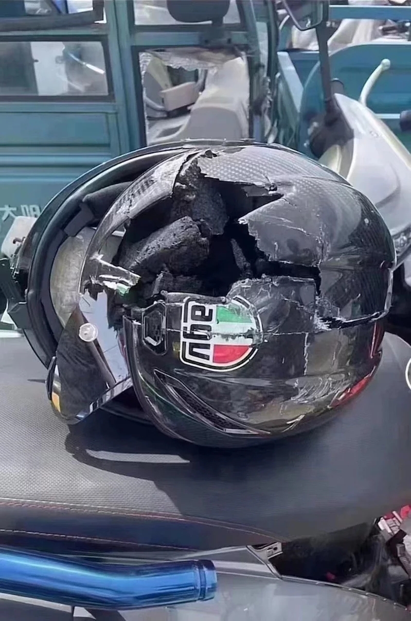 頭盔損毀，傳是「山寨」產品。