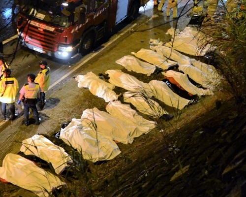 警方于现场设置临时停尸间。