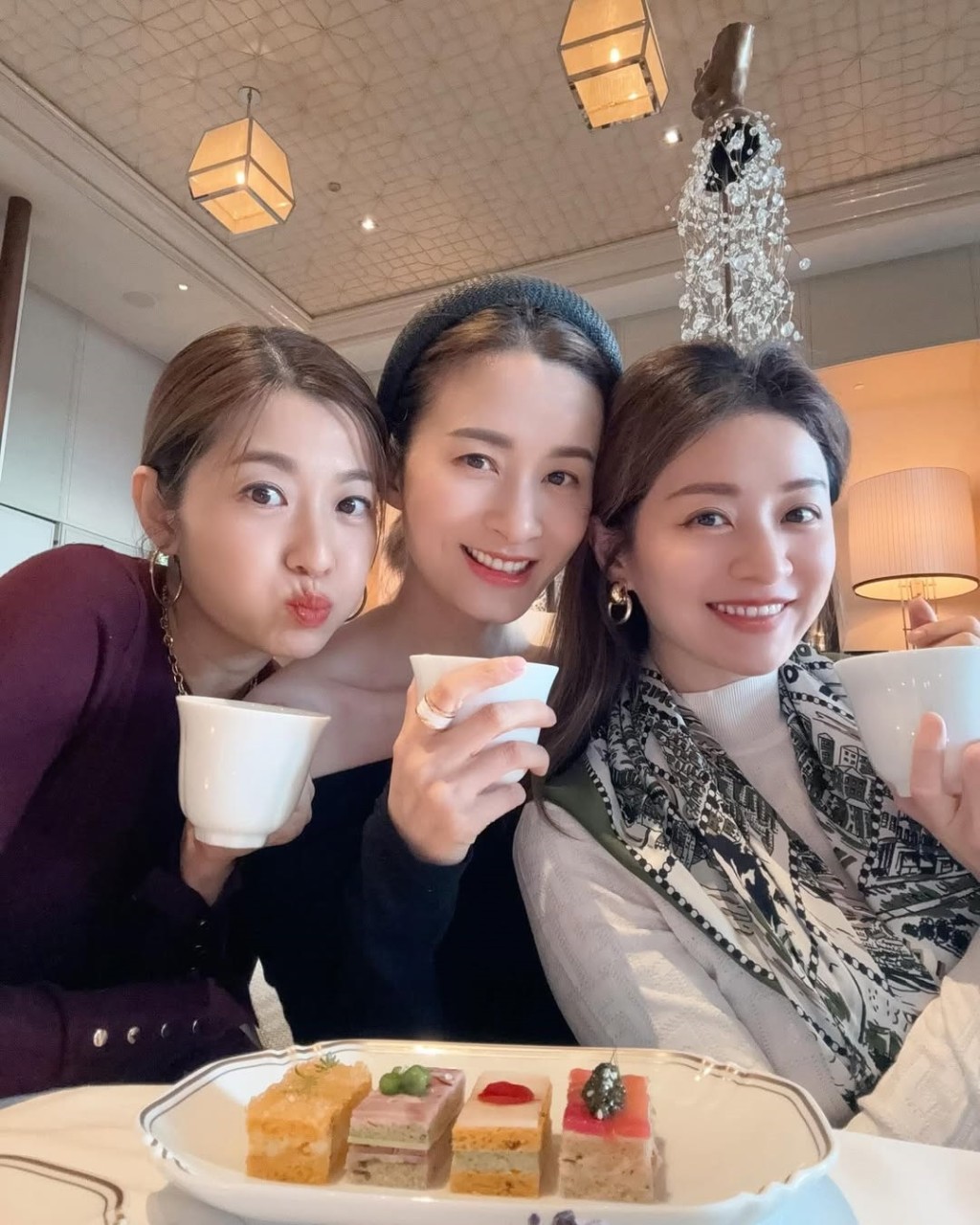 陳自瑤和徐淑敏、沈卓盈三名最索人妻,外表非常後生。 陳自瑤和徐淑敏、沈卓盈三名最索人妻,外表非常後生。