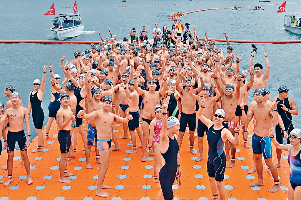 維港渡海泳昨日登場,成功吸引3000名泳手參加。