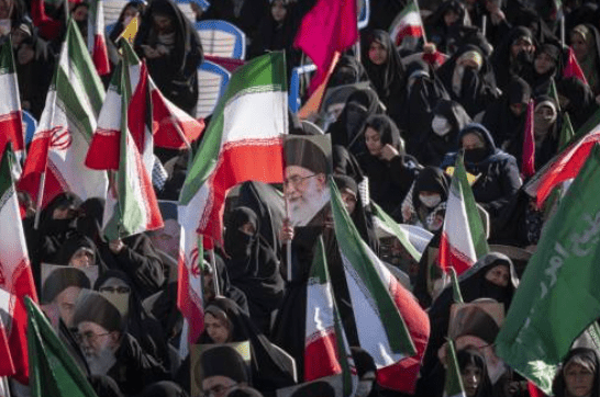 伊朗外交部於12月30日正式宣佈，將加拿大皇家海軍列為「恐怖組織」，藉此報復加國早前將伊朗伊斯蘭革命衛隊（IRGC）列入恐怖名單。法新社