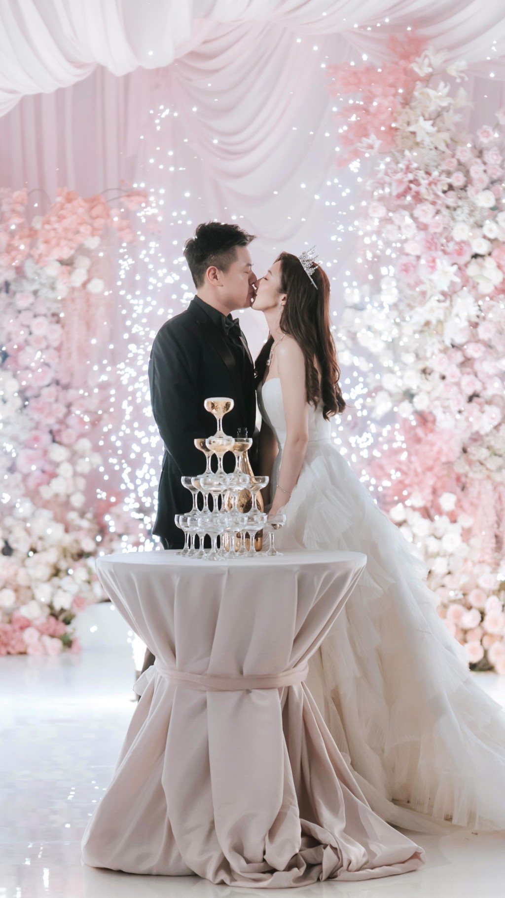 何依婷於2023年底結婚，成為幸福人妻。