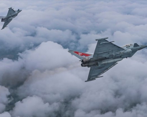 两架皇家空军台风战斗机，以超音速飞行，吓惊伦敦居民。（资料图片）