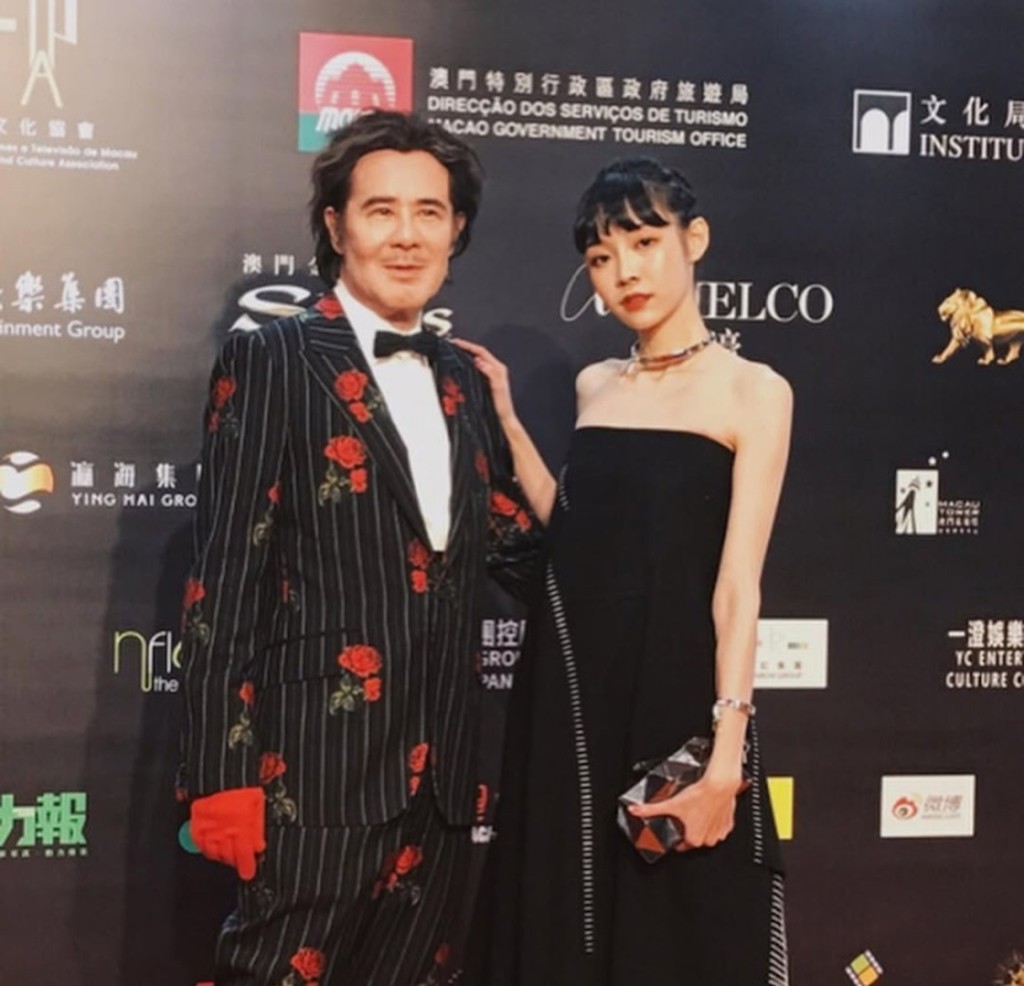 Eliz曾與大前輩甘國亮合作拍攝澳門本土電影《伊娜：初生之犢》。