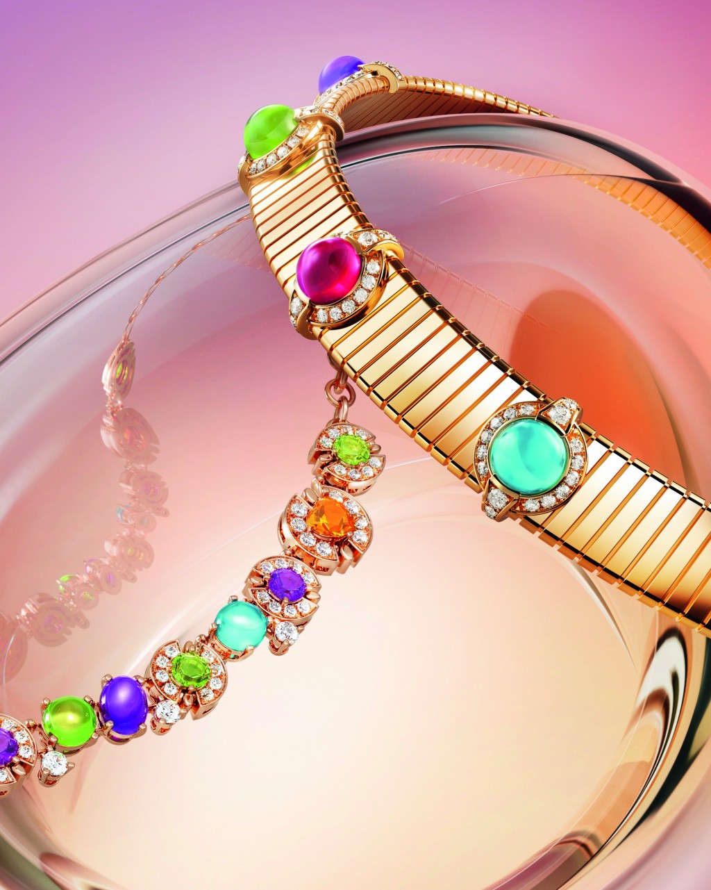 Bvlgari Tubogas及Allegra系列項鏈,凸圓 形切割的彩色寶石,演繹色彩協奏。 Bvlgari Tubogas及Allegra系列項鏈,凸圓 形切割的彩色寶石,演繹色彩協奏。