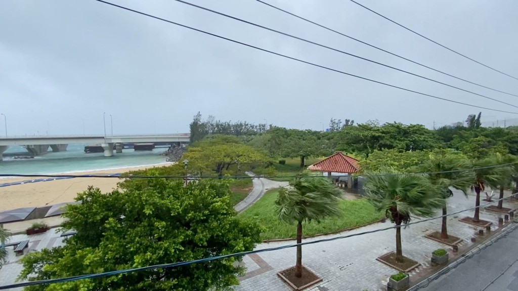 冲绳本岛地区与奄美地区等地的风势正在加强。路透社