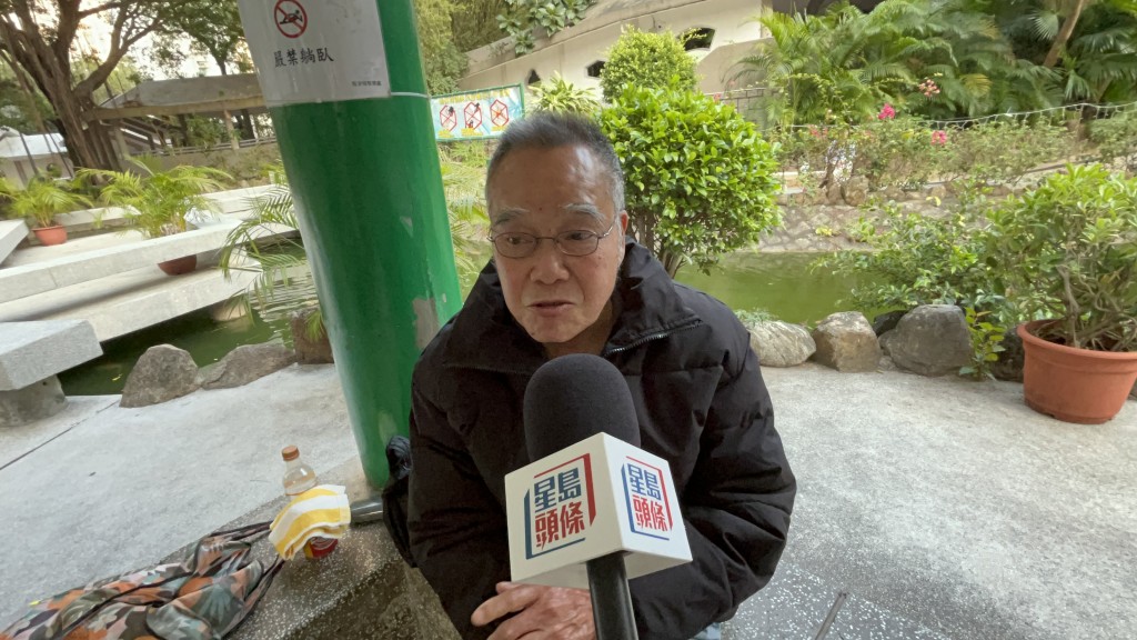 居民罗先生表示池内大约有百多条鱼，包括锦鲤及非洲鲗鱼。曾志恒摄