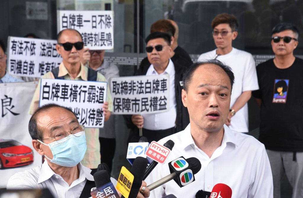 網約車與的士之爭纏繞逾10年,的士業界曾多番要求政府打擊非法白牌車。 網約車與的士之爭纏繞逾10年,的士業界曾多番要求政府打擊非法白牌車。