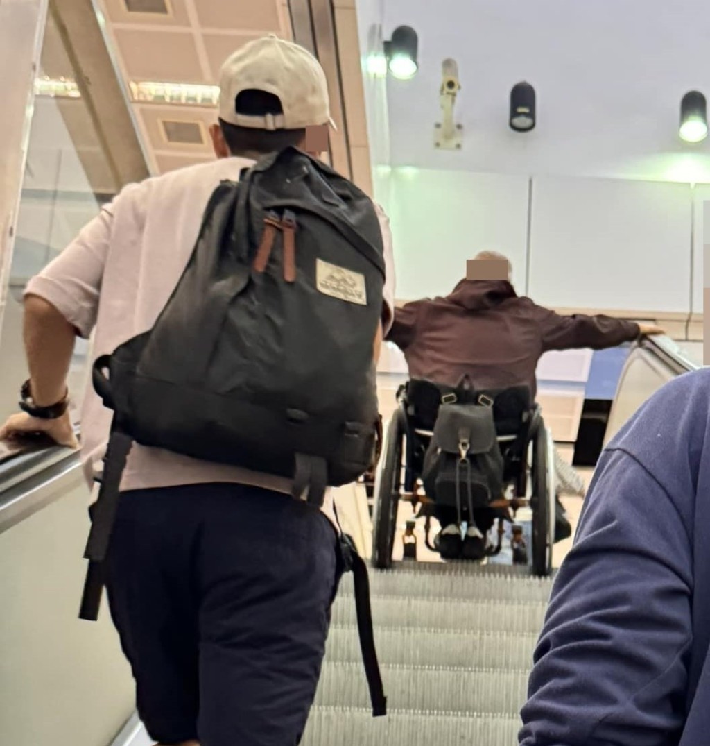 有网民早前在港铁屯门站目击轮椅乘客乘搭扶手电梯一幕。fb显影屯门。青山散步截图