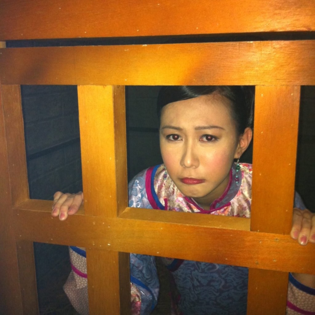 石天欣。
