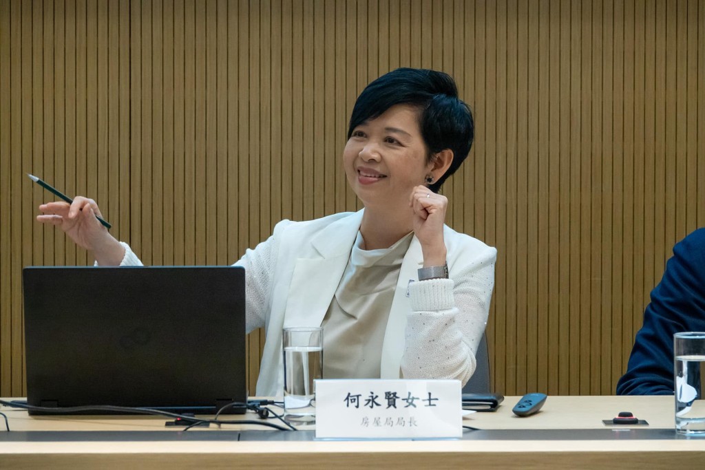 何永賢感謝各位機構代表提出不少寶貴建議,並發掘在這個框架下可以合作的空間,共同為香港融入國家發展大局出一分力。何永賢fb 何永賢感謝各位機構代表提出不少寶貴建議,並發掘在這個框架下可以合作的空間,共同為香港融入國家發展大局出一分力。何永賢fb