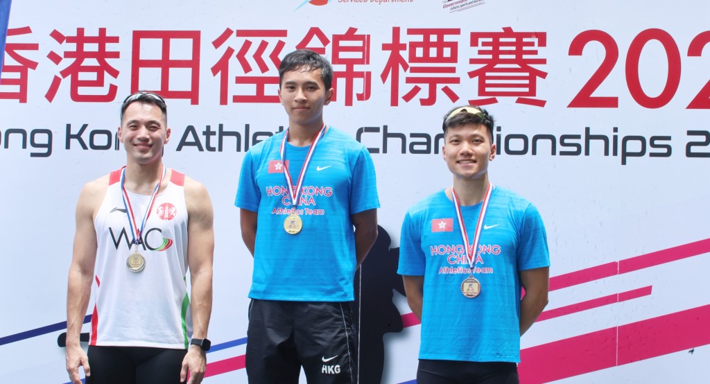  男子100米跑頒獎，左起吳家鋒、刁俊稀、李康傑。 徐嘉華攝