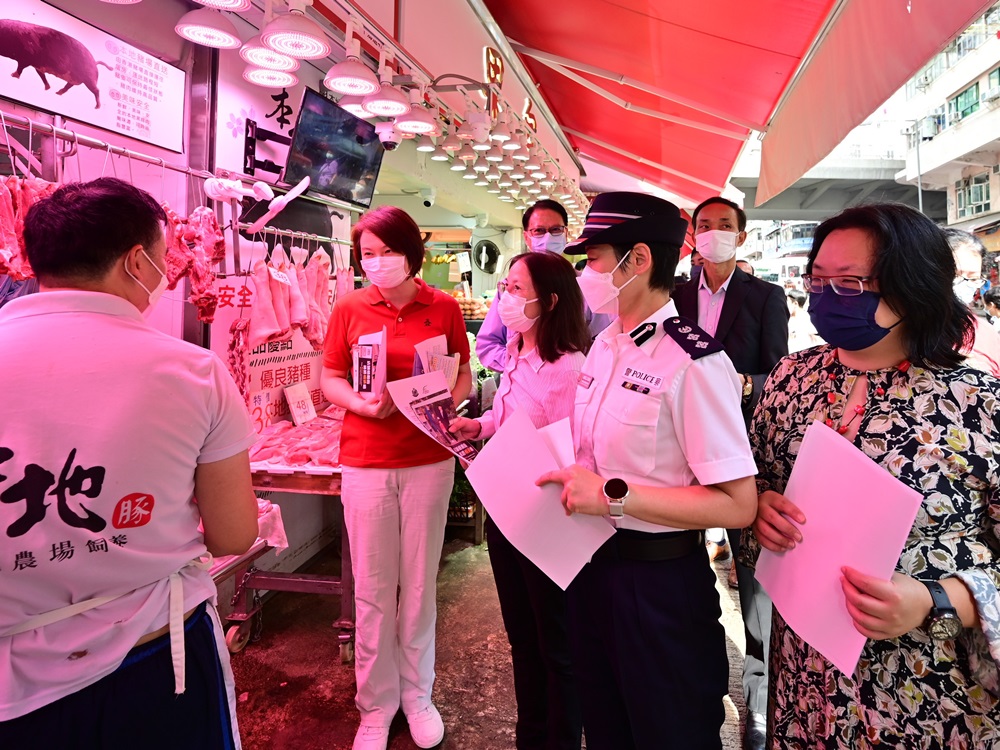 部門人員在九龍城宣傳。政府新聞處圖片