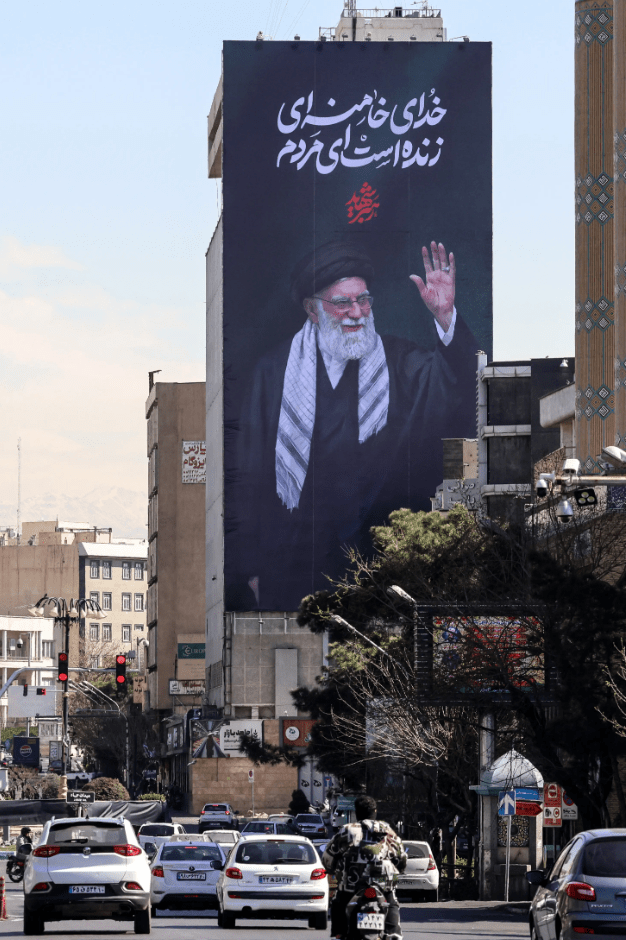 伊朗「專家會議」（Assembly of Experts）開會選出新任最高領袖，卻遭以軍空襲，傷亡未明。法新社