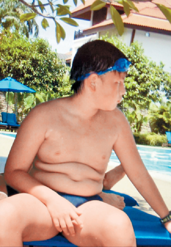 可愛肥仔■小學階段嘅Jeffrey係肥仔嘜，肚腩一截截好肉感。