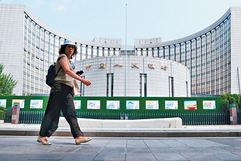 人民銀行公布，中國首4個月新增人民幣貸款8.59萬億元人民幣。