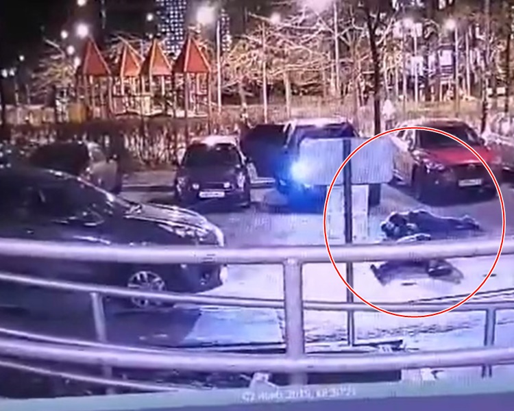 两人在街头被枪杀。网图