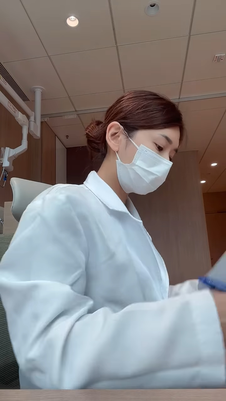 梁凱寧被委任成榮譽語言治療師。 梁凱寧被委任成榮譽語言治療師。