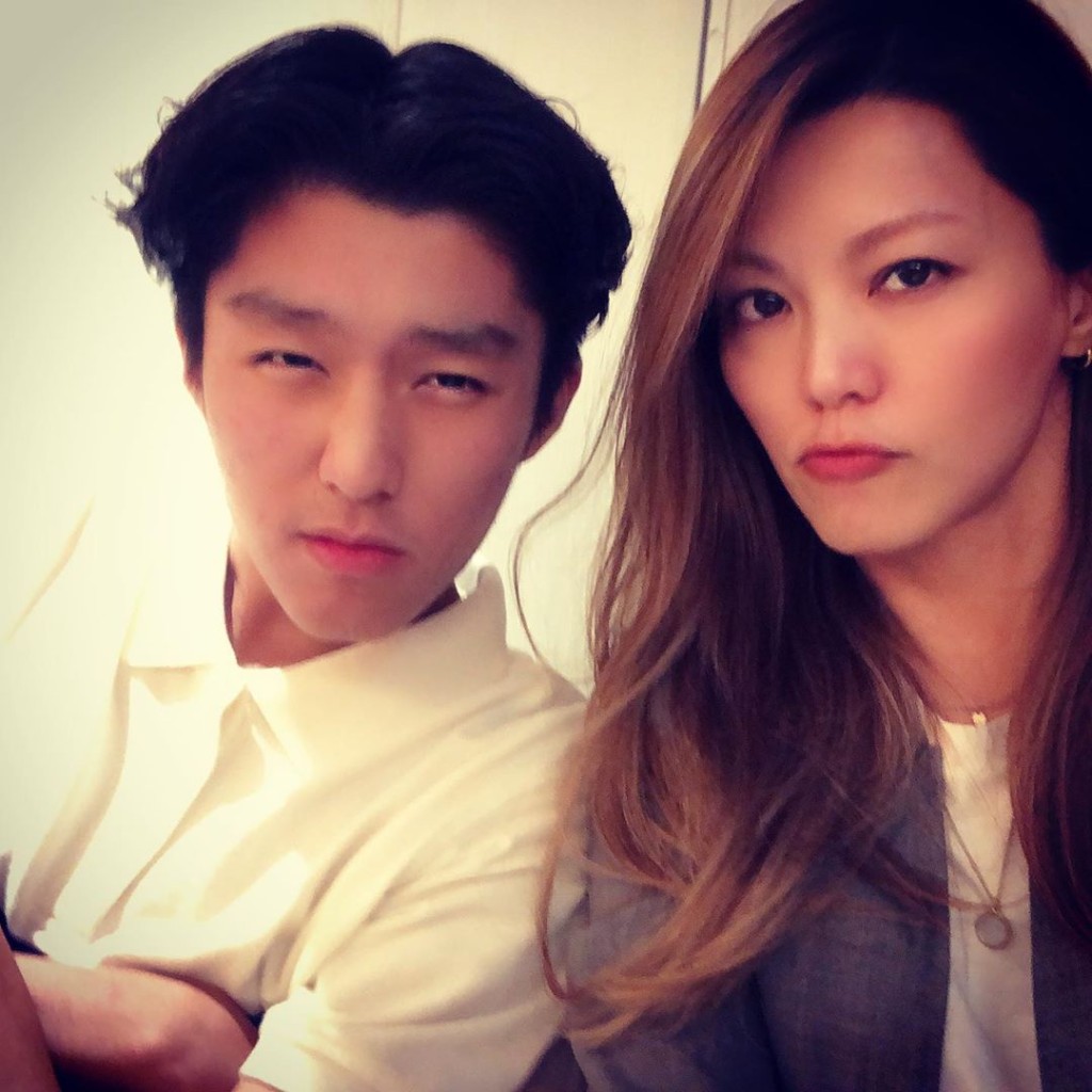 壽星仔同媽咪康子妮扮鬼扮馬影相。