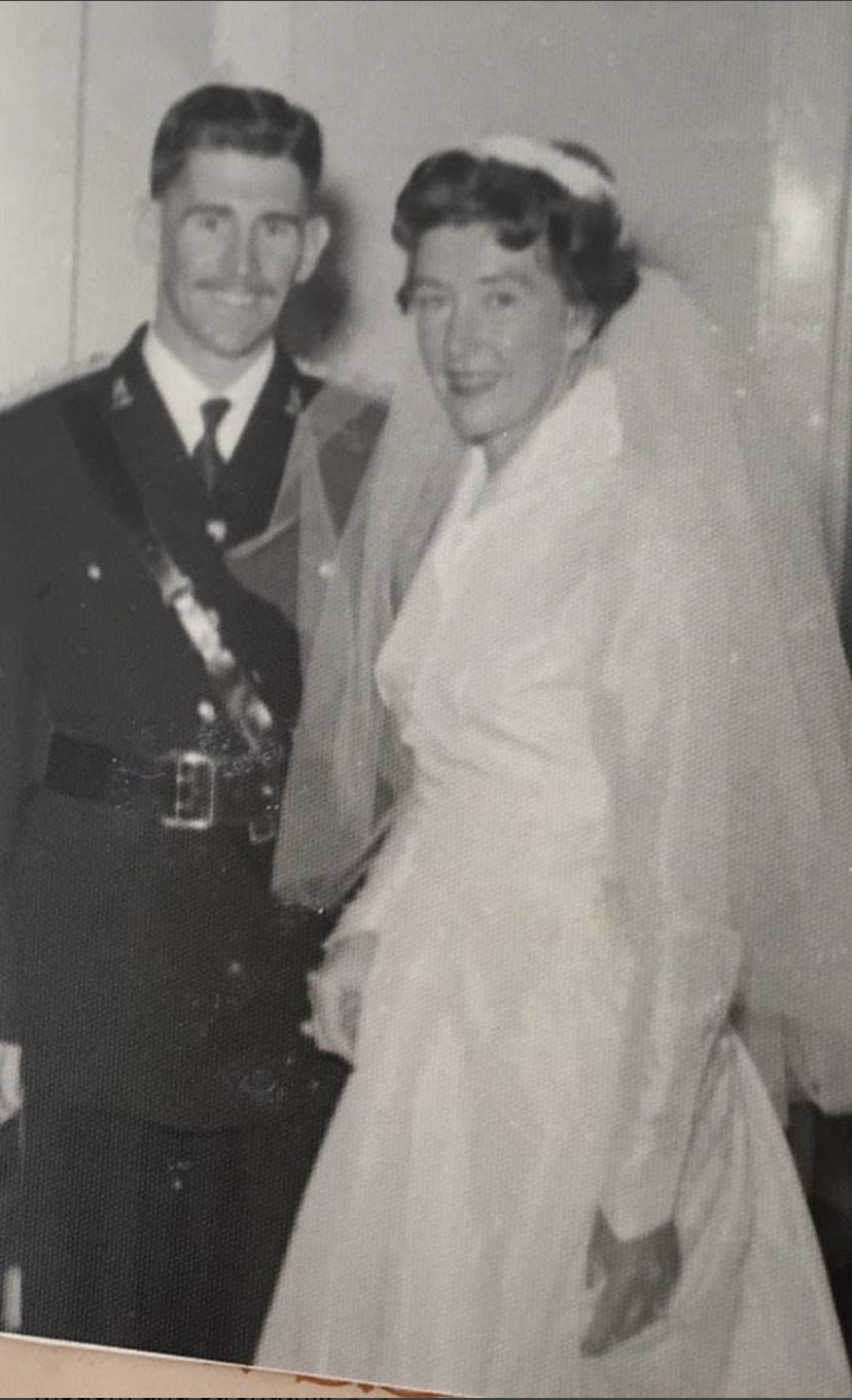 嫲嫲爺爺的結婚照。(昆凌ig圖片)