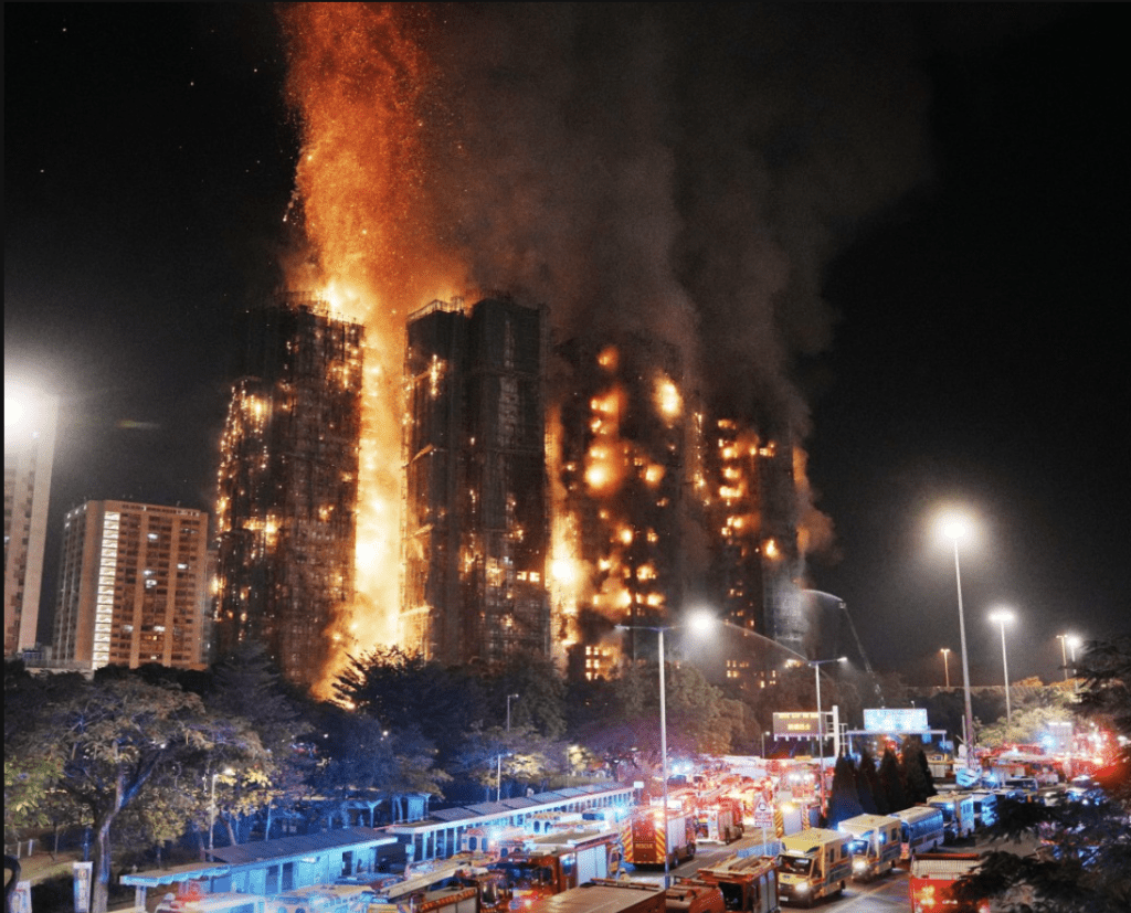 香港勞工及福利局局長孫玉菡12月2日表示，火災中共有10名外傭死亡、3人受傷。