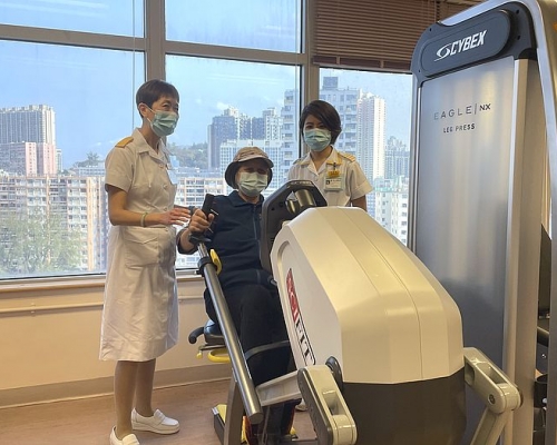 物理治療學畢業生可因應個人興趣,選擇於不同性質的機構工作,例如公營或私營健康組織、醫院、康復中心、體育學院、長者院舍等等。