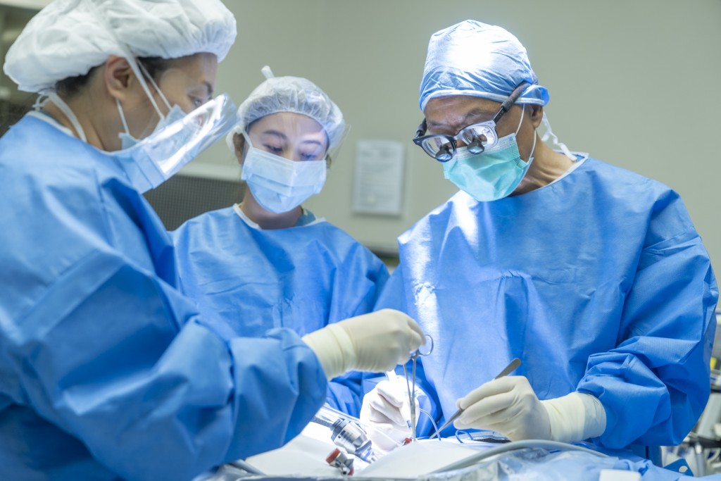 小儿外科是外科其中一门分科，主要以手术方式处理初生婴儿至青少年的先天及后天疾病，例如先天器官缺憾或严重的遗传病。